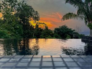 Private Infinity Splash Pool - Villa Sierra