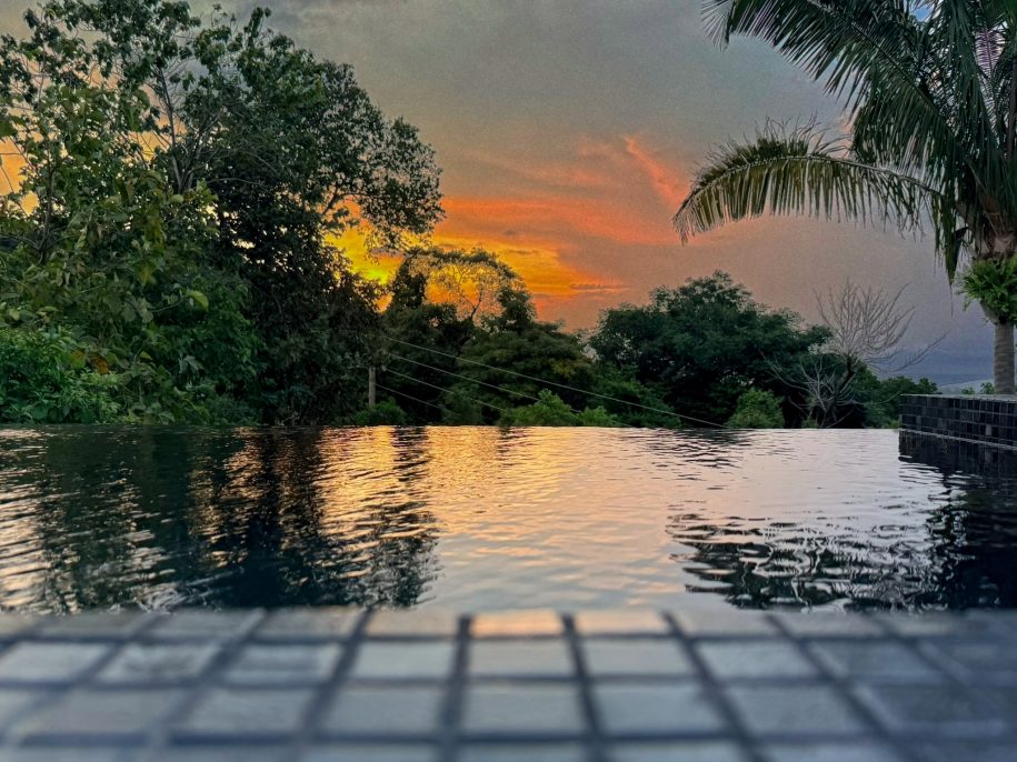 Private Infinity Splash Pool - Villa Sierra