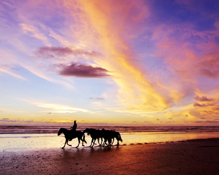 caballeros-at-sunset