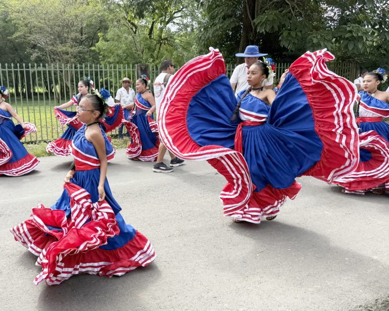 parade-dancers