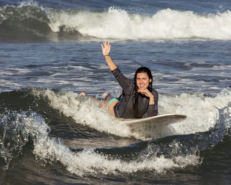 anna_waving